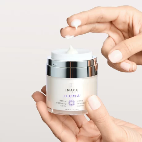 ILUMA_intense_brightening_cr01950168me_PDP_R04