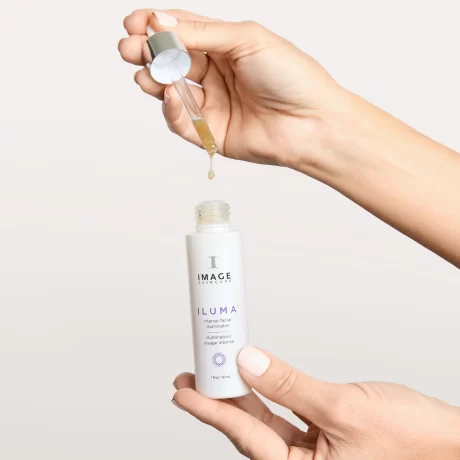 ILUMA_intense_facial_illuminator_PDP_R05_1964c2bb-e1c6-4f7d-a742-255564a0f1d6