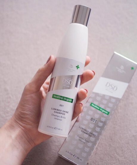 DSD-MEDLINE-001-SHAMPOO-Utilizare-SkinFormula.jpg